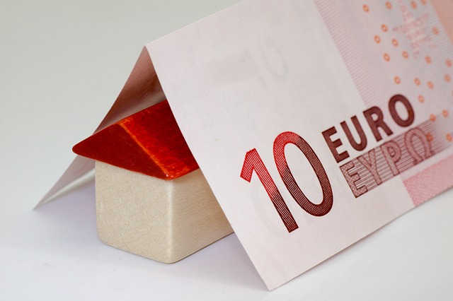 dřevěný domeček, deset euro